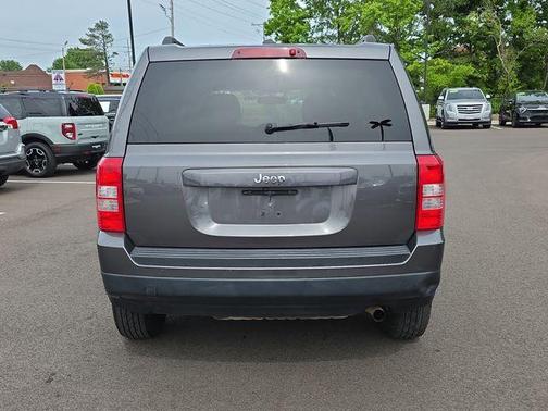 Granite Crystal Clearcoat Metallic 2017 Jeep Patriot Sport