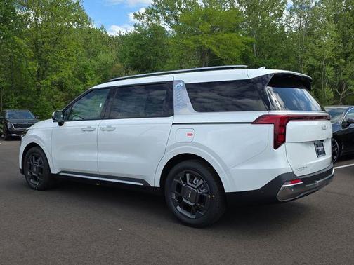 Snow White Pearl 2026 Kia Carnival SX