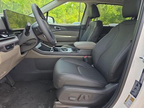 Snow White Pearl 2026 Kia Carnival SX