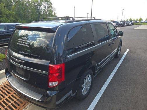 Brilliant Black Crystal Pearlcoat 2014 Chrysler Town & Country Touring