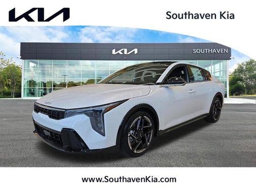 Snow White Pearl 2026 Kia K4 GT-LINE