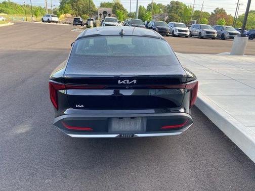 Aurora Black Pearl 2025 Kia K4