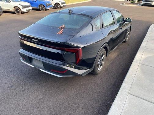 Aurora Black Pearl 2025 Kia K4