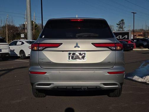 2024 Mitsubishi Outlander SE