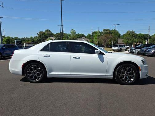 Bright White Clearcoat 2017 Chrysler 300 S