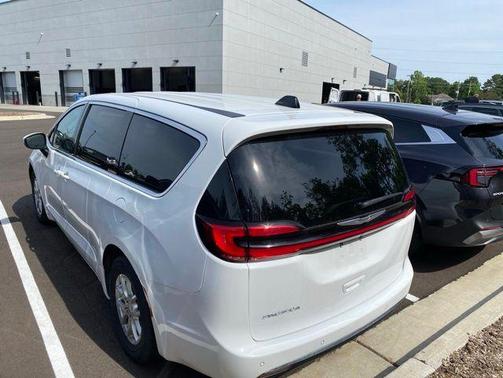 Bright White Clearcoat 2023 Chrysler Pacifica Touring-L