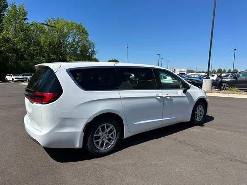 Bright White Clearcoat 2023 Chrysler Pacifica Touring-L
