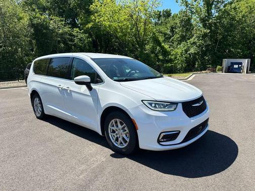 Bright White Clearcoat 2023 Chrysler Pacifica Touring-L