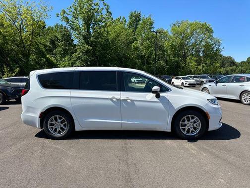 Bright White Clearcoat 2023 Chrysler Pacifica Touring-L