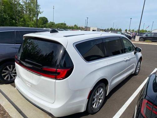 Bright White Clearcoat 2023 Chrysler Pacifica Touring-L