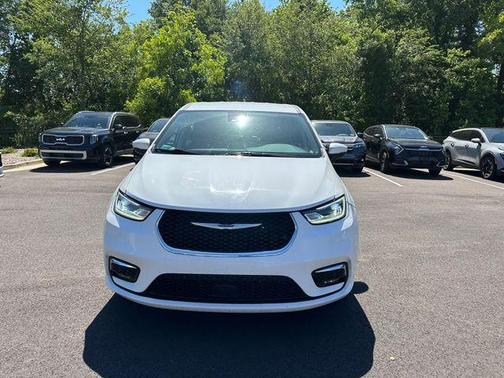 Bright White Clearcoat 2023 Chrysler Pacifica Touring-L