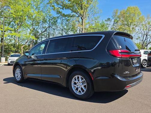 2023 Chrysler Pacifica Touring-L