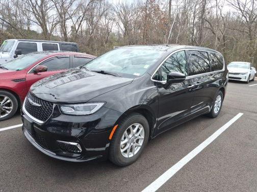2023 Chrysler Pacifica Touring-L