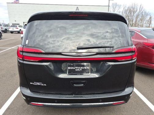 2023 Chrysler Pacifica Touring-L