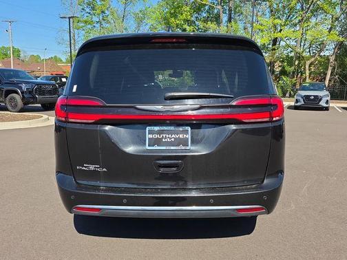 2023 Chrysler Pacifica Touring-L