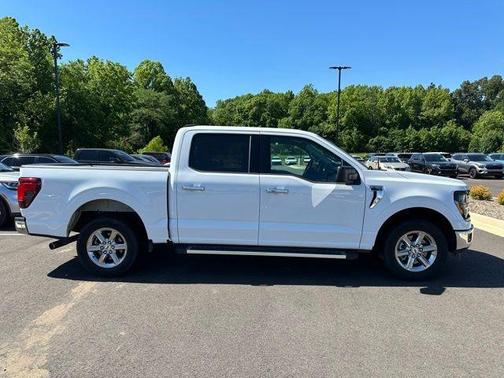 Oxford White 2025 Ford F-150 XLT