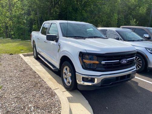 Oxford White 2025 Ford F-150 XLT