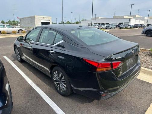 Super Black Clearcoat 2024 Nissan Altima 2.5 SV