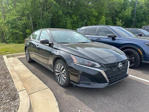Super Black Clearcoat 2024 Nissan Altima 2.5 SV