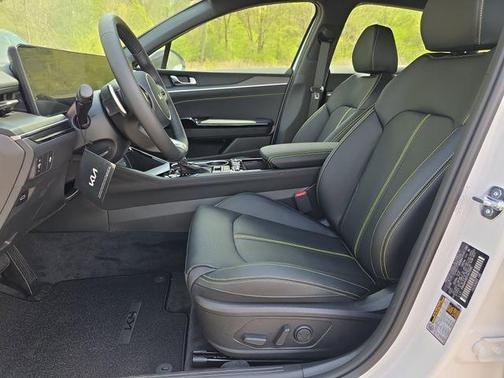 Snow White Pearl 2026 Kia K5 GT