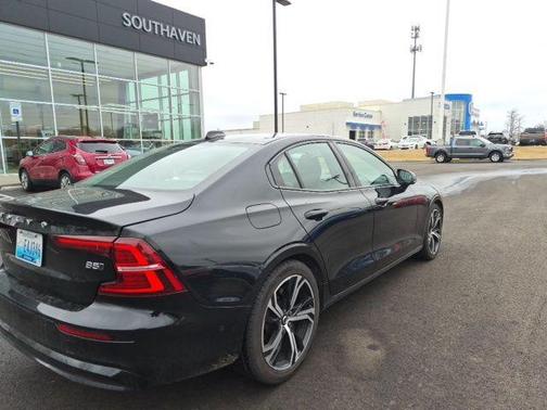 2024 Volvo S60 B5 Plus Dark Theme