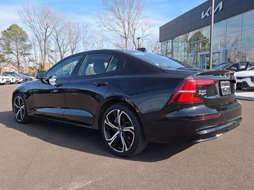 2024 Volvo S60 B5 Plus Dark Theme