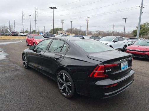 2024 Volvo S60 B5 Plus Dark Theme