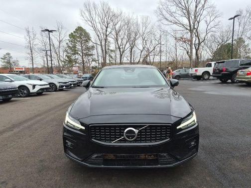 2024 Volvo S60 B5 Plus Dark Theme