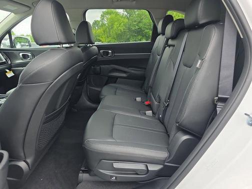 Glacial White Pearl 2026 Kia Sorento S