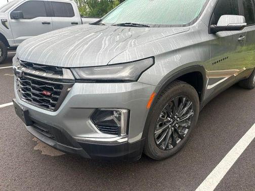 Sterling Gray Metallic 2023 Chevrolet Traverse RS