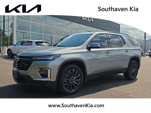 Sterling Gray Metallic 2023 Chevrolet Traverse RS