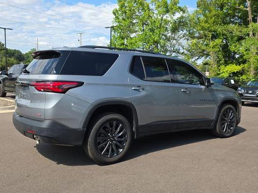 Sterling Gray Metallic 2023 Chevrolet Traverse RS