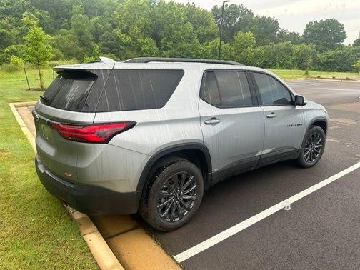 Sterling Gray Metallic 2023 Chevrolet Traverse RS