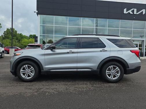 Silver Metallic 2021 Ford Explorer XLT