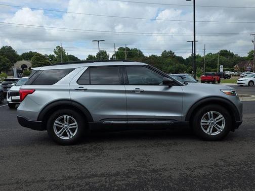 Silver Metallic 2021 Ford Explorer XLT