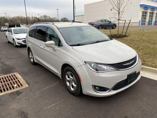 2017 Chrysler Pacifica Touring-L Plus