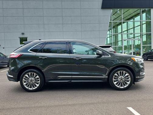 Green Metallic 2024 Ford Edge Titanium