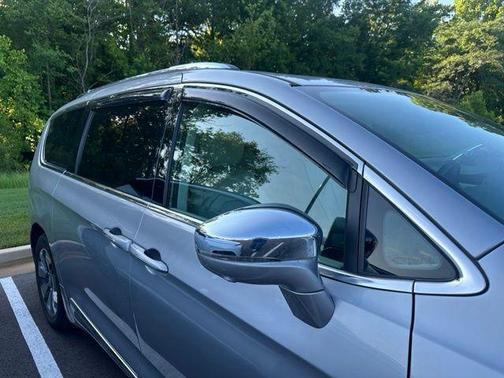 Billet Silver Metallic Clearcoat 2018 Chrysler Pacifica Hybrid Limited