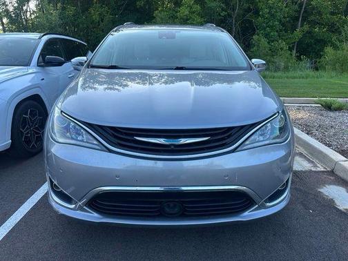 Billet Silver Metallic Clearcoat 2018 Chrysler Pacifica Hybrid Limited