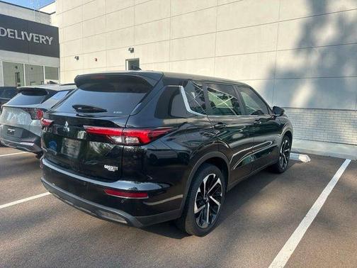 Black Diamond 2022 Mitsubishi Outlander ES
