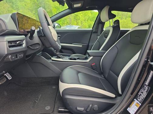 Aurora Black Pearl 2026 Kia K4 GT-LINE