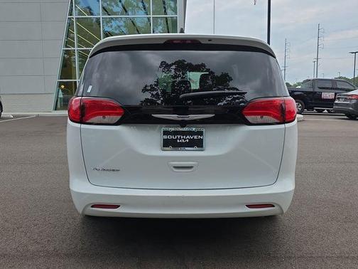 Bright White Clearcoat 2023 Chrysler Voyager LX