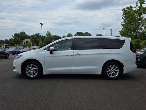 Bright White Clearcoat 2023 Chrysler Voyager LX
