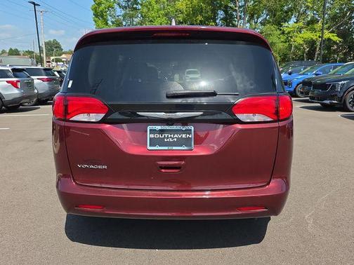Velvet Red Pearlcoat 2023 Chrysler Voyager LX