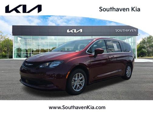 Velvet Red Pearlcoat 2023 Chrysler Voyager LX