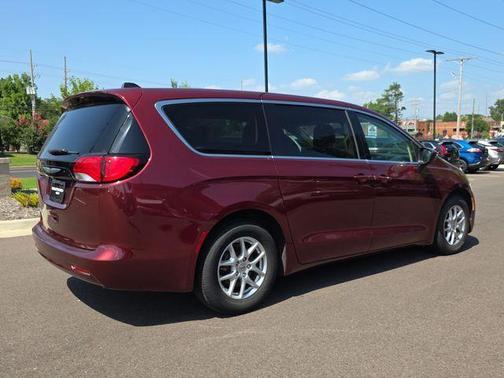 Velvet Red Pearlcoat 2023 Chrysler Voyager LX