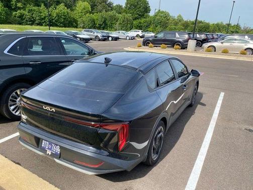 Aurora Black Pearl 2025 Kia K4 EX