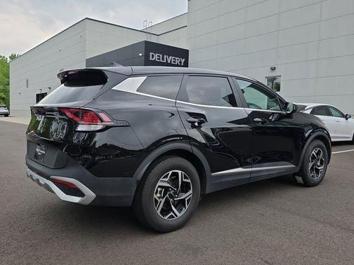 Ebony Black 2025 Kia Sportage LX