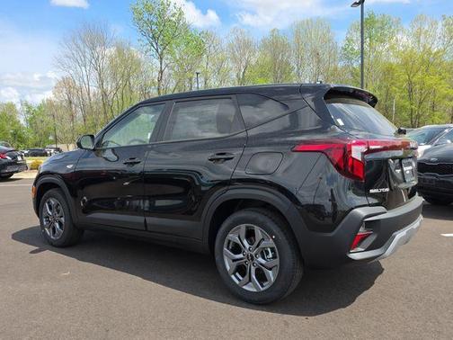 Fusion Orange 2026 Kia Seltos LX