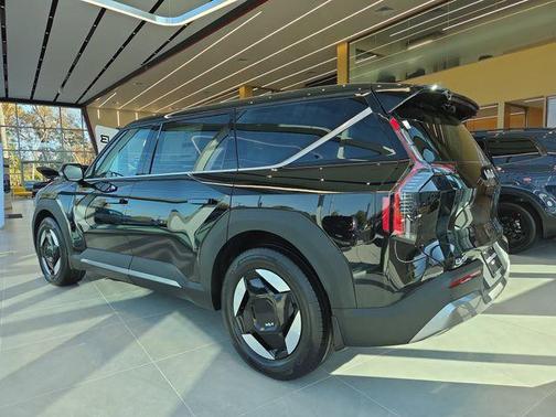 2026 Kia EV9 Light Short Range